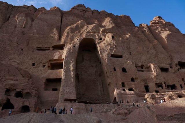 美媒曾炸毁巴米扬大佛的塔利班如今正将其推广为旅游景点