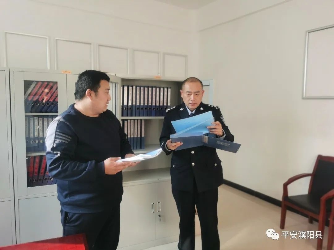 心系群众情系帮扶濮阳县公安局政委武德龙赴户部寨与驻村第一书记座谈