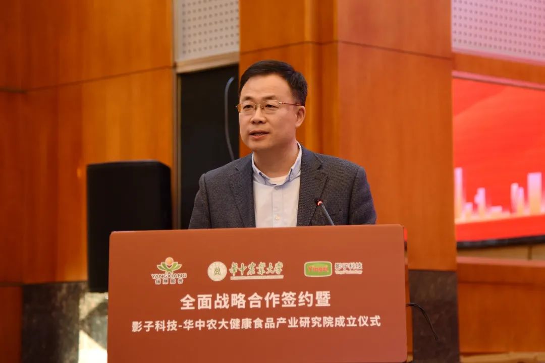 ▲湖北省科学技术厅党组成员、副厅长吴骏致辞
