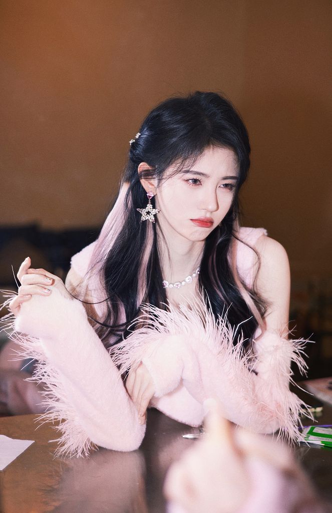 鞠婧祎亮相七度空间直播间.鞠婧祎.