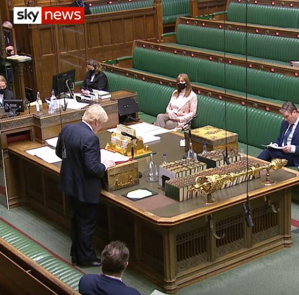 英国首相约翰逊:将尽快实现24小时新冠疫苗注射服务