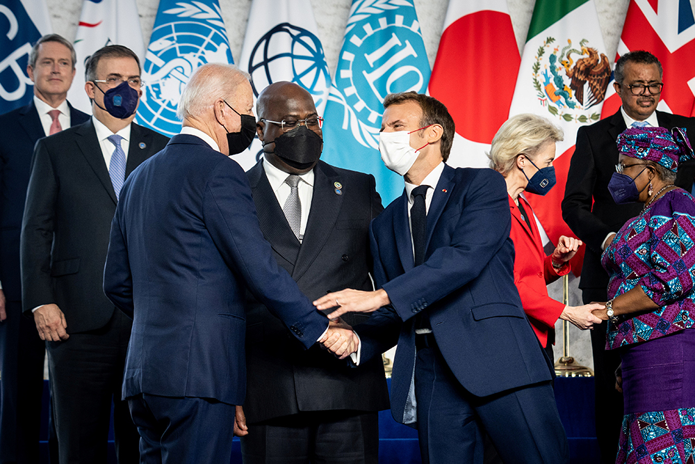 G20峰会上，美欧领导人会面握手。（澎湃影像）