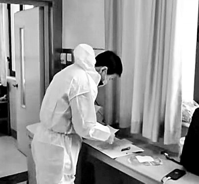     中华骨髓库河北省管理中心工作人员确认信息后，运送造血干细胞启程赴京。中华骨髓库供图