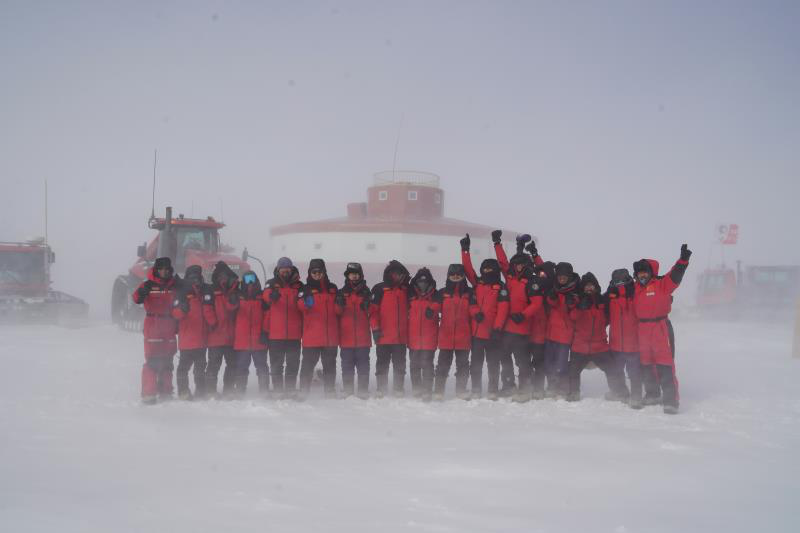 △ 波司登助力中国南极科考队第36次南极科考
