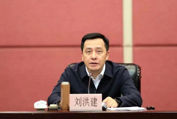 长安街知事注意到,刘洪建此前为云南省委常委,政法委书记.
