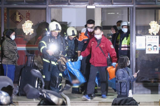 台北一12层住宅大楼3日凌晨发生火灾。图自台湾“中时新闻网”