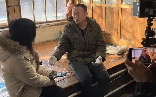 辽宁营口,张同学接受新京报记者采访。新京报记者 王巍 摄