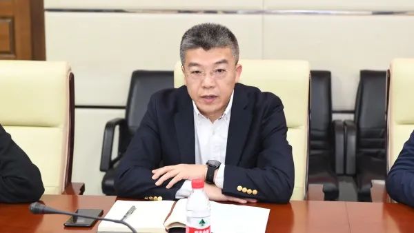 图 | 党委副书记王勇主持会议