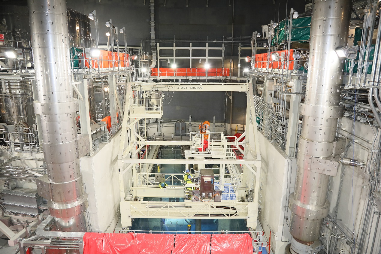 三门核电1号机组大修期间反应堆厂房换料作业场景