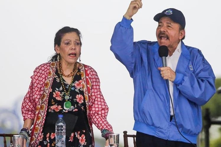 资料图：尼加拉瓜总统奥尔特加和副总统、妻子穆里洛 图自社交媒体