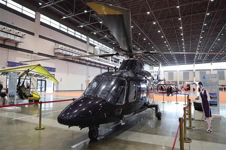 AW-109E直升机。 记者 吴兴财 摄
