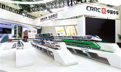 图为2021中国国际轨道交通和装备制造产业博览会上展出的列车模型。 （图片来源：视觉中国）