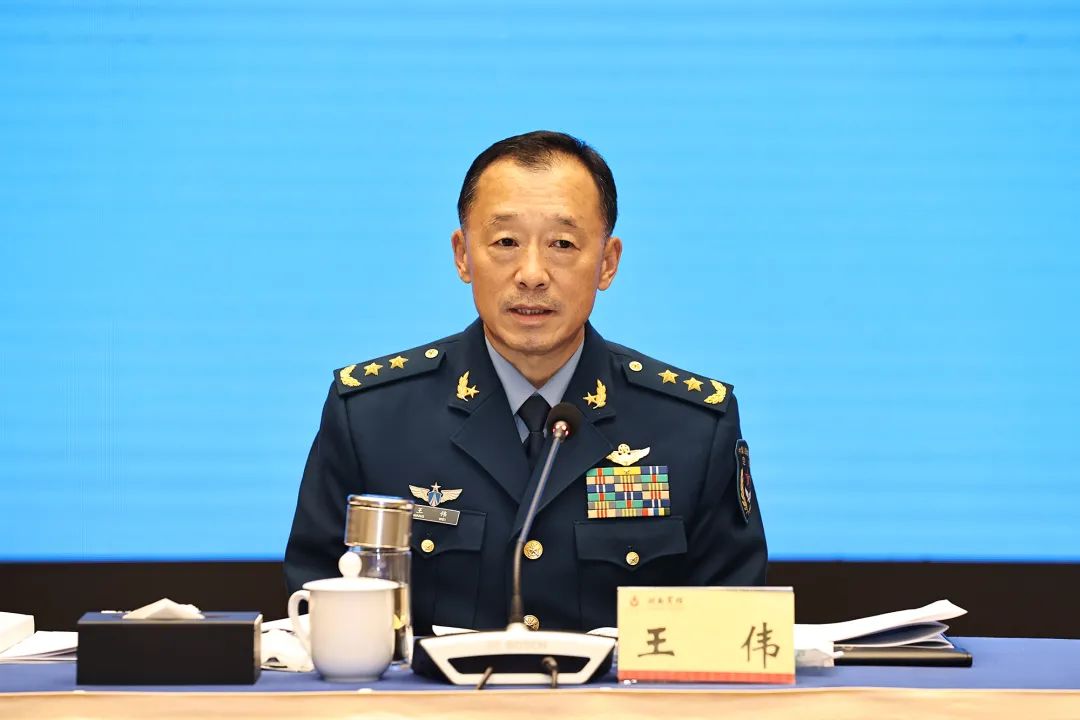 ▲12月21日，湖南省低空空域管理改革试点推进会在长沙召开。空军副司令员王伟出席并讲话。