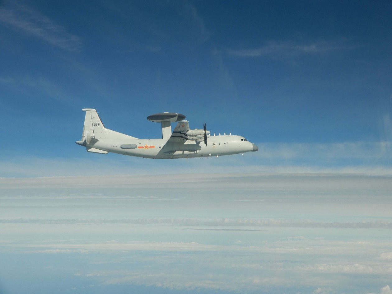 台防务部门12月23日发布的解放军空警-500预警机同型机照片