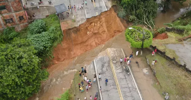 △巴伊亚州被洪水冲断的公路（图片来源：巴西当地媒体globo）