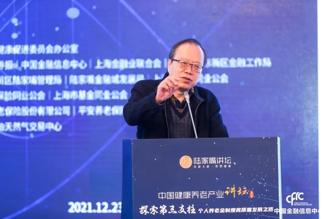 华东师范大学公共政策研究中心主任、教授、博士生导师钟仁耀