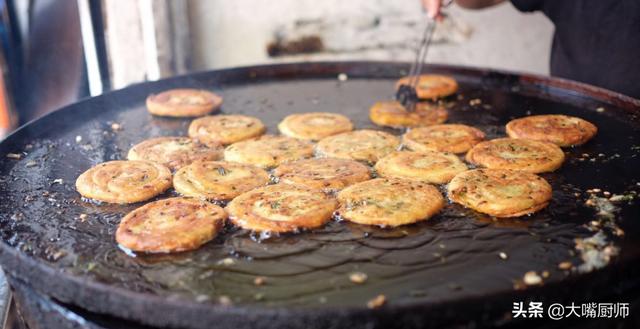 饼店做葱油饼的秘诀,金黄酥脆层次多,零基础也学得会,建议收藏休闲区蓝鸢梦想 - Www.slyday.coM 饼店做葱油饼的秘诀,金黄酥脆层次多,零基础也学得会,建议收藏休闲区蓝鸢梦想 - Www.slyday.coM