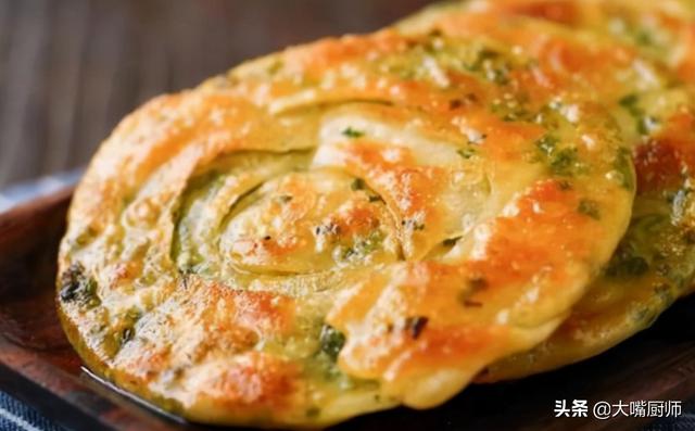 饼店做葱油饼的秘诀,金黄酥脆层次多,零基础也学得会,建议收藏休闲区蓝鸢梦想 - Www.slyday.coM 饼店做葱油饼的秘诀,金黄酥脆层次多,零基础也学得会,建议收藏休闲区蓝鸢梦想 - Www.slyday.coM