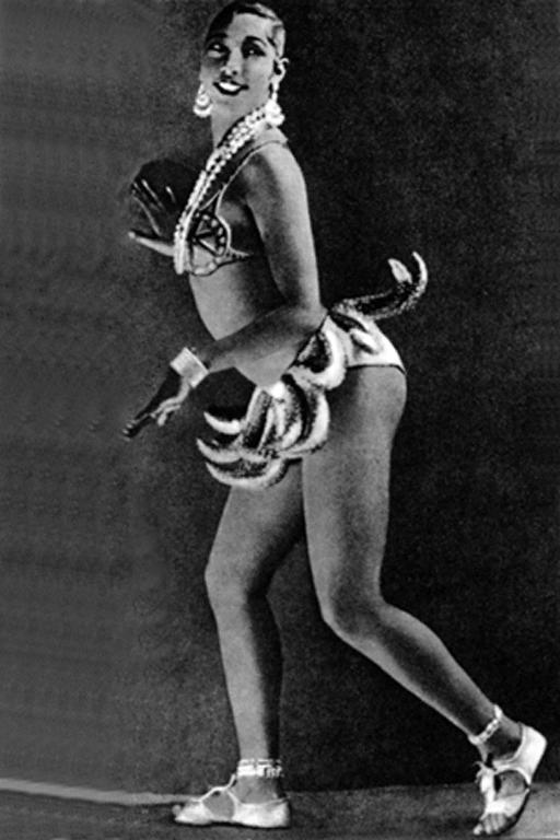 Josephine Baker穿着一条由珠宝玉石制成的香蕉裙 图片来源:wikimedia comms