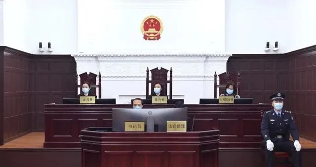  庭审现场