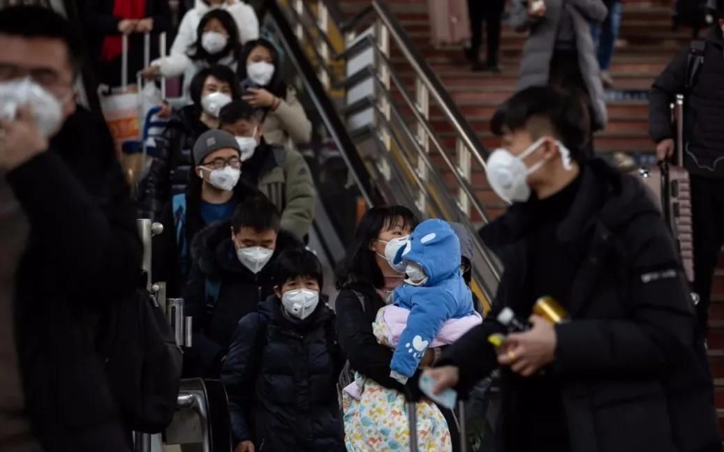▲就地过年仍是当前情况下最安全妥当的选择,鼓励更多人就地过年,也是为基层防疫减压。图片来源:新京报网