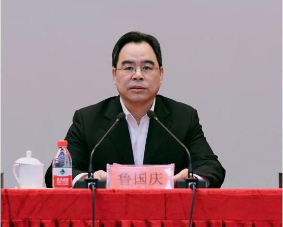 鲁信董事长_克鲁鲁·采佩西