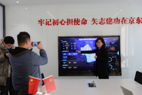 （京东科技人员介绍智能养老平台）