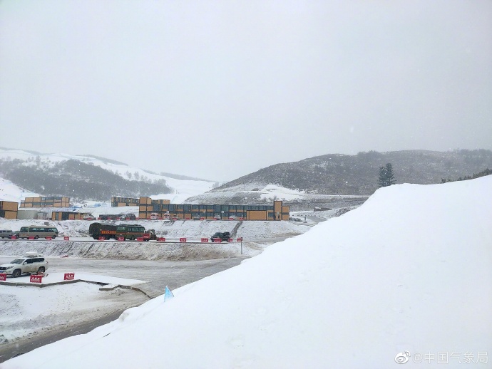 北京,河北张家口崇礼迎来降雪天气 云顶滑雪公园银装素裹