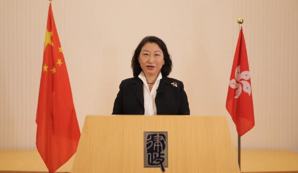 香港特区律政司司长郑若骅(特区政府新闻网)
