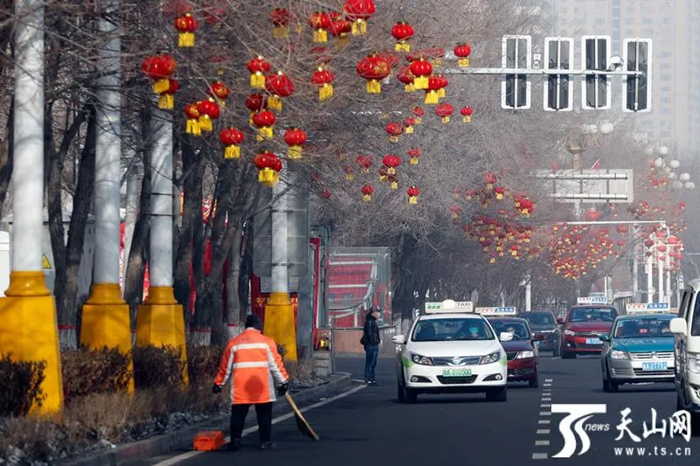 乌鲁木齐市友爱路街景。石榴云/新疆日报记者秦鹏摄