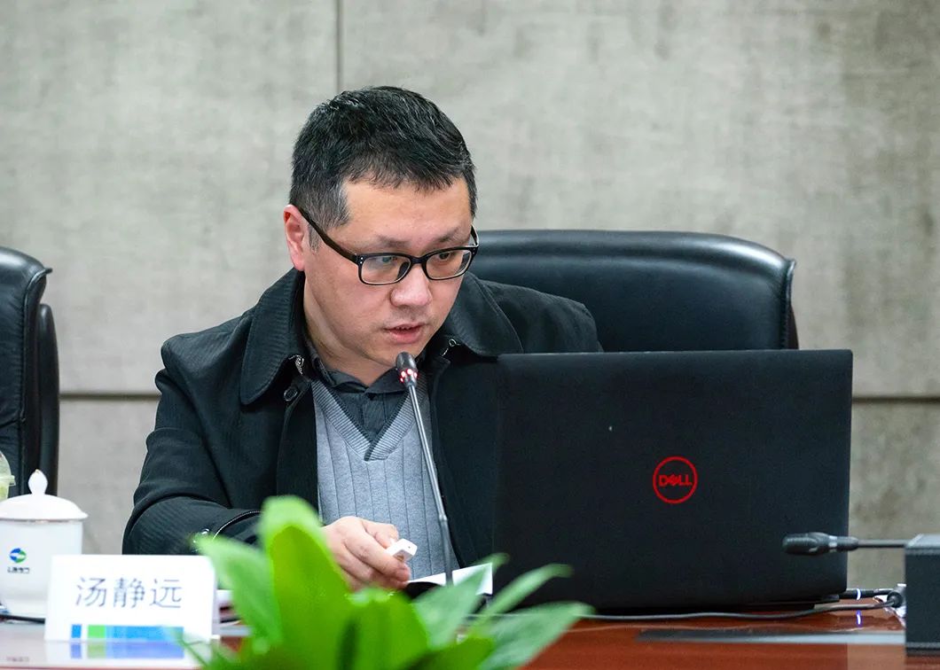 上海市职工文体协会摄影专业委员会秘书长 汤静远作2020年主要工作汇报及介绍2021年工作设想。