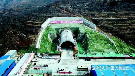 　　济莱高铁寨山隧道正在施工。齐鲁晚报·齐鲁壹点记者　刘飞跃　摄