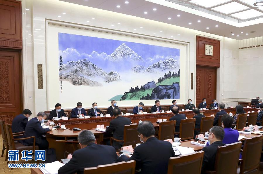 3月7日,第十三届全国人大财政经济委员会召开全体会议,在初步审查的基础上,根据各代表团和有关专门委员会的审查意见,对“十四五”规划和2035年远景目标纲要草案、2021年计划报告和计划草案、2021年预算报告和预算草案作进一步审查。新华社记者 曹灿 摄