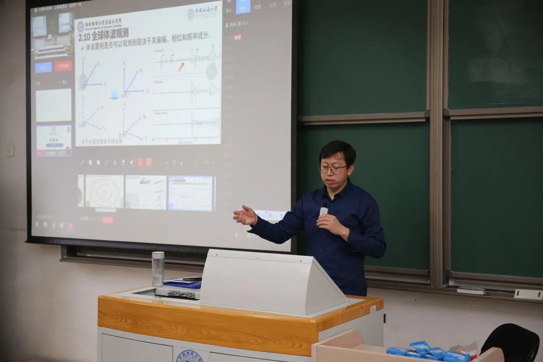 本科生课程《工程电磁场》信息工程学院张楚岩副教授