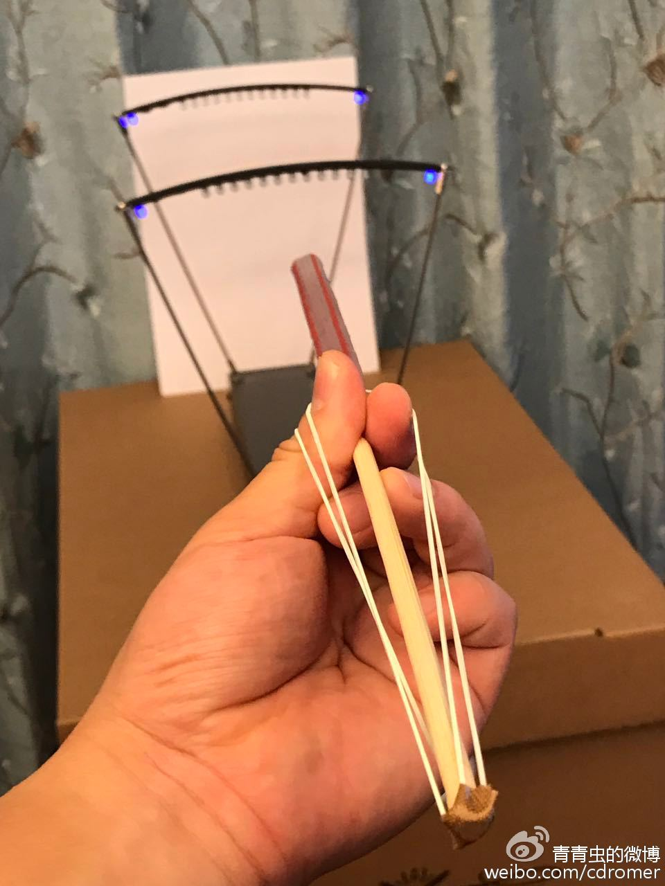 8焦耳/平方厘米的标准,当时市场上销售那些能够发射bb弹的玩具枪几乎