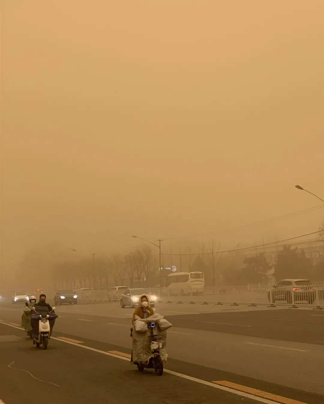 蒙古遭受沙尘暴，造成6人死亡，80多人失踪| 大风| 沙尘暴_新浪科技_Sina.com