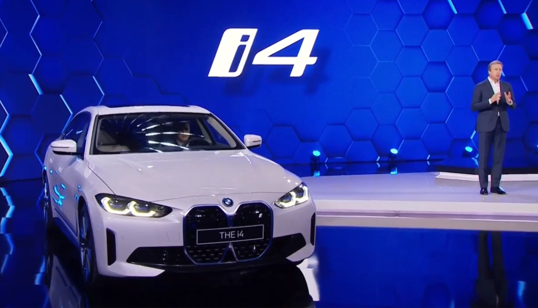 宝马i4纯电动车(宝马集团财报发布会截图)