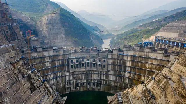 这是白鹤滩水电站建设工地一景（2020年9月9日摄，无人机照片）。新华社记者 胡超 摄