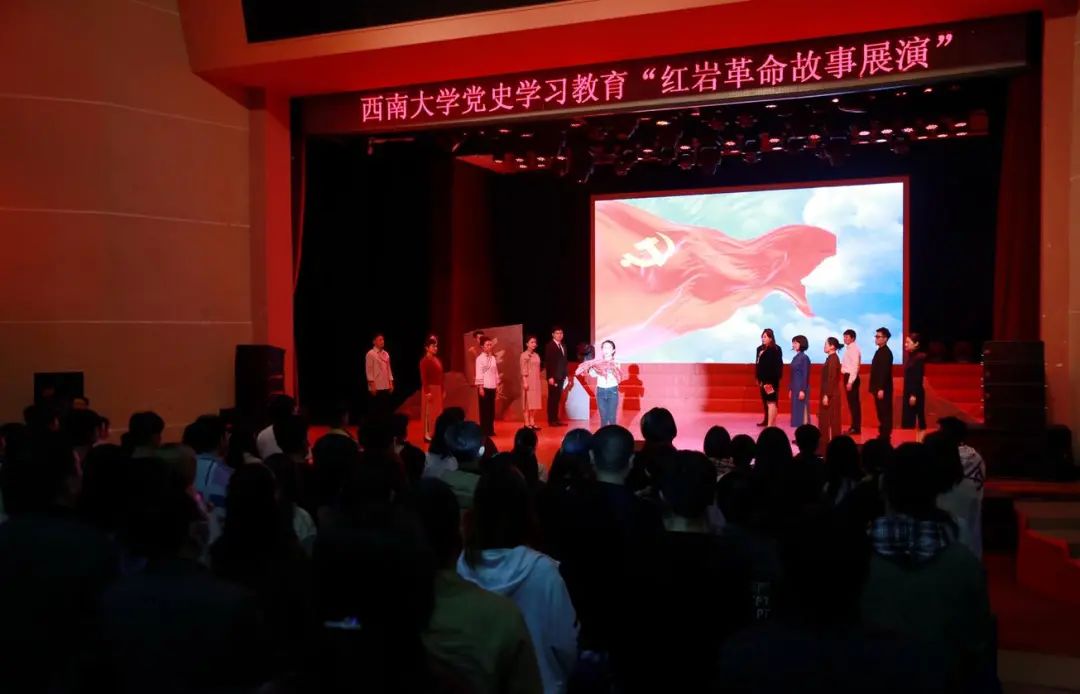 动右滑左多看更查片场图现。