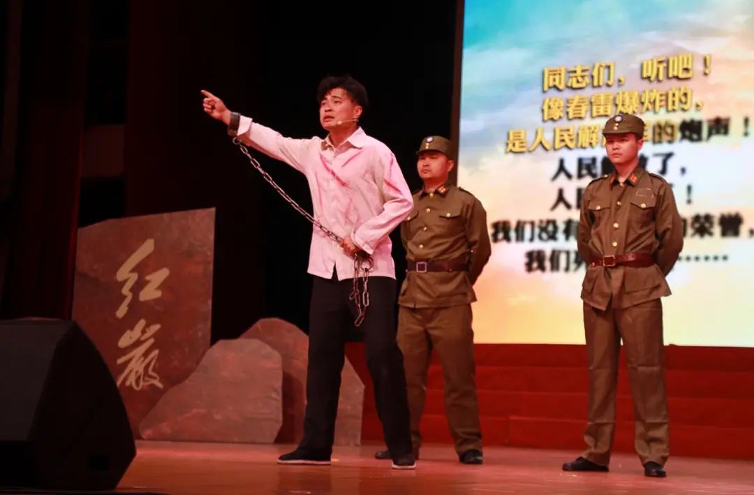 动右滑左多看更查片场图现。