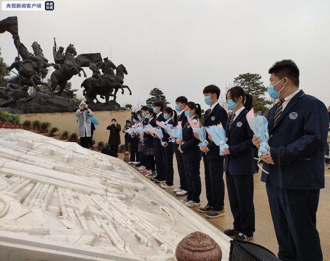 在清明节扫墓的第一个周末，北京有20个扫墓场接待了36,000多人| 北京|公墓|北京_新浪科技_Sina.com