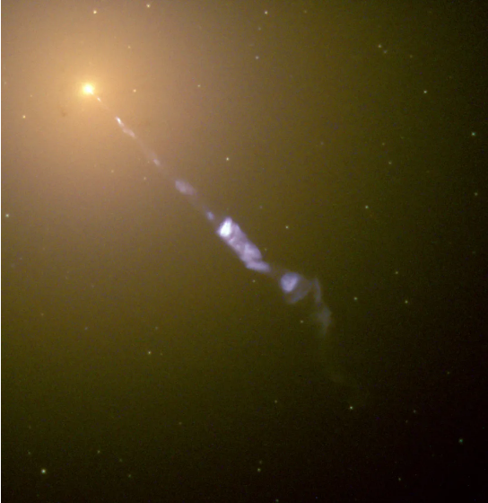 M87*绵延了5000光年的喷流 图片来源：NASA and The Hubble Heritage Team