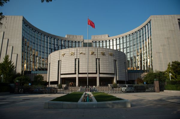 在北京金融街拍摄的中国人民银行.新华社