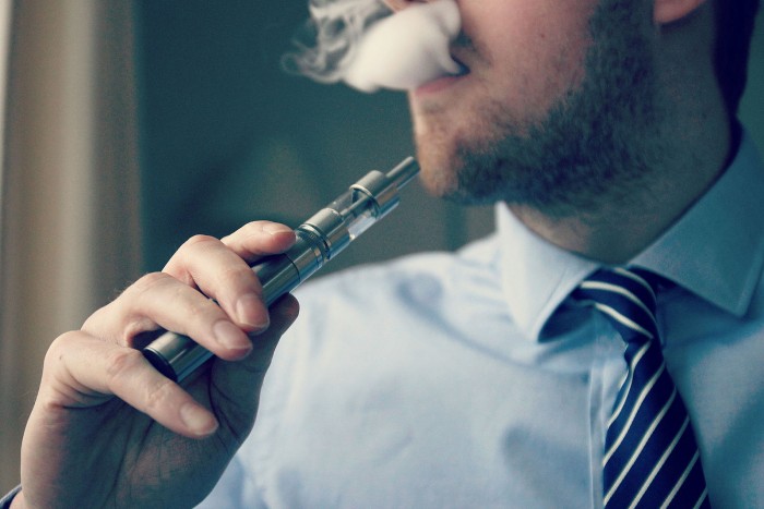 研究：跟传统抽烟相比，通过电子烟形式吸食THC对肺的损伤性更大