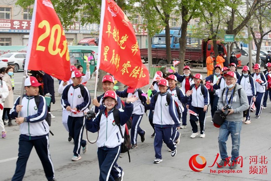 河北衡水中学4月10日举办第二十四届学生远足励志暨党史校史主题教育活动。 衡水中学供图