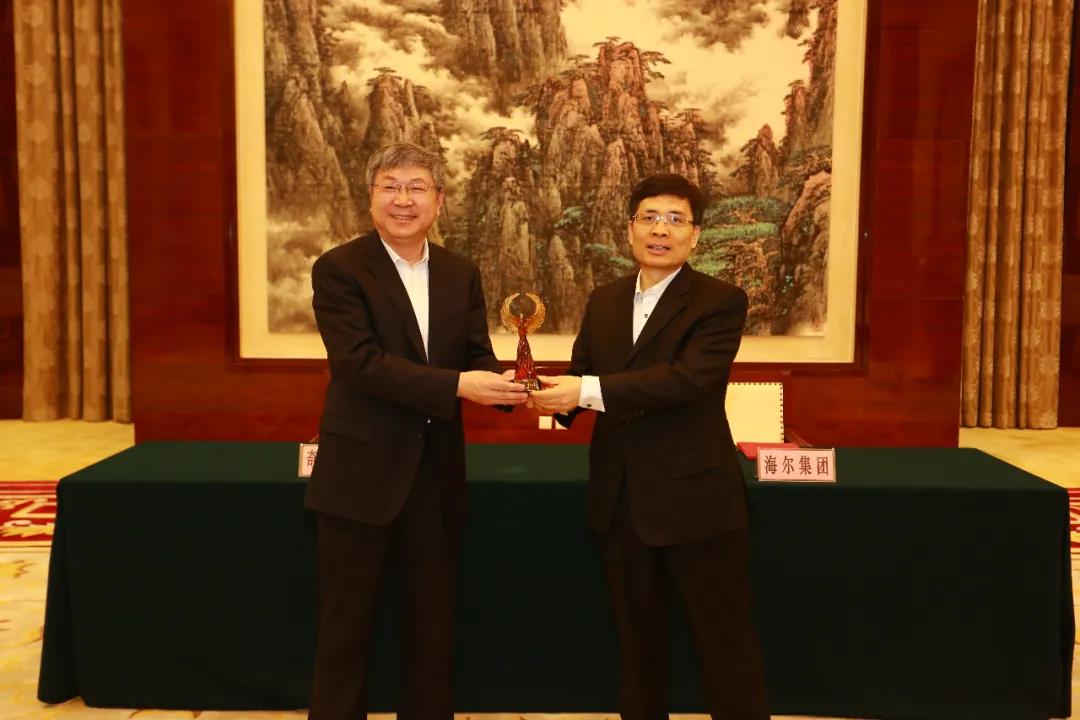 工厂的老总_老总办公室图片(3)