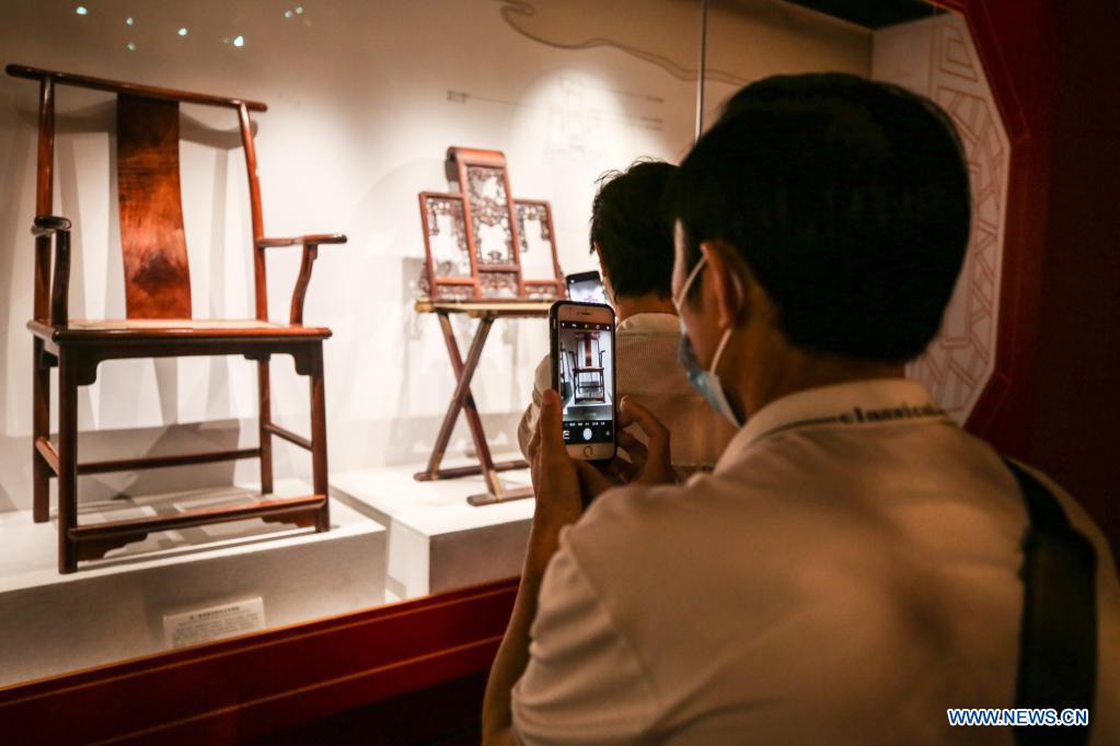 Visitors view exhibits at a Palace Museum Collection exhibition in China (Hainan) Museum of the South China Sea in Qionghai City, south China's Hainan Province, April 13, 2021. (Xinhua/Zhang Liyun)