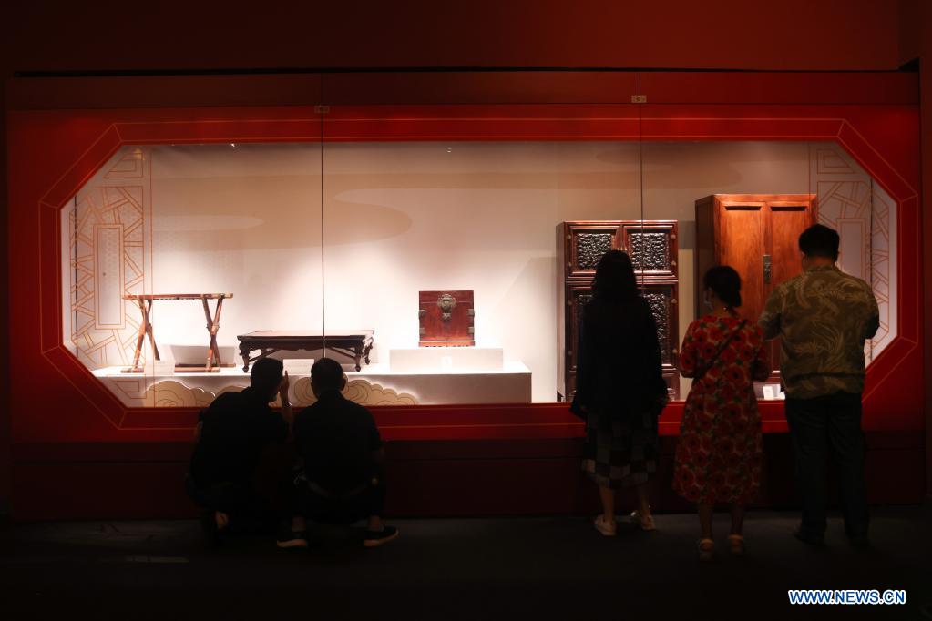 Visitors view exhibits at a Palace Museum Collection exhibition in China (Hainan) Museum of the South China Sea in Qionghai City, south China's Hainan Province, April 13, 2021. (Xinhua/Zhang Liyun)