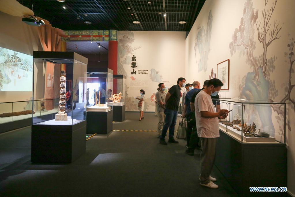 Visitors view exhibits at a Palace Museum Collection exhibition in China (Hainan) Museum of the South China Sea in Qionghai City, south China's Hainan Province, April 13, 2021. (Xinhua/Zhang Liyun)