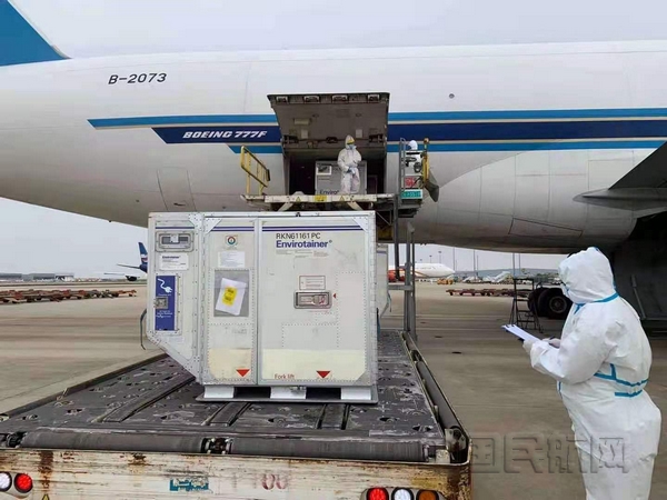 南航物流在浦东机场保障进港药物